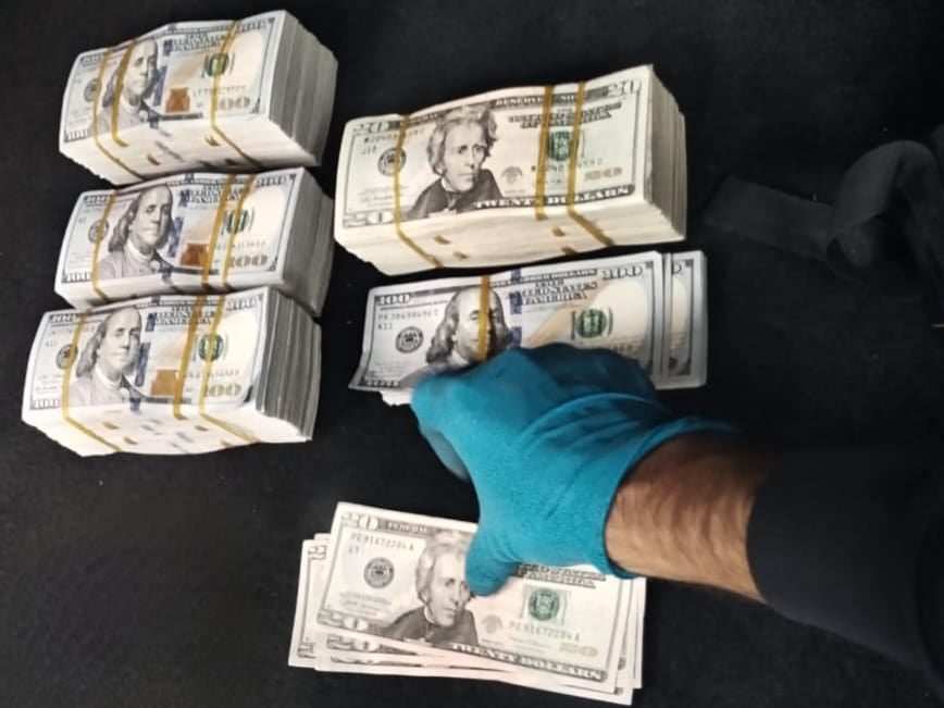 dolares