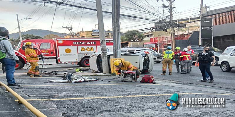 Noticias: Periodista Manuel Flores