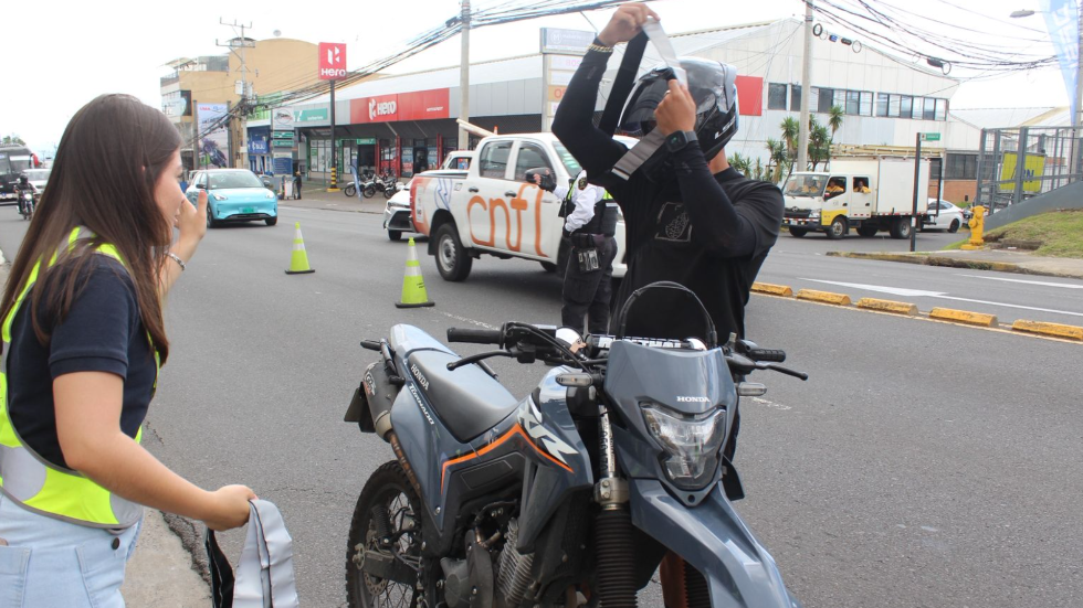 Noticias: Periodista Manuel Flores