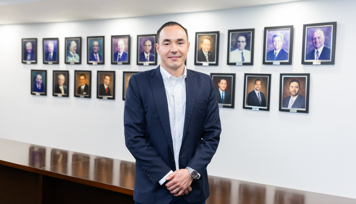 Negocios: Periodista Manuel Flores