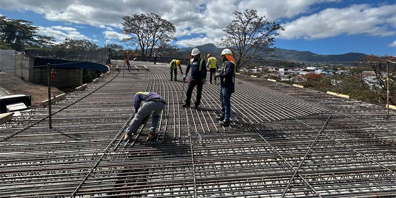 Noticias: Periodista Manuel Flores