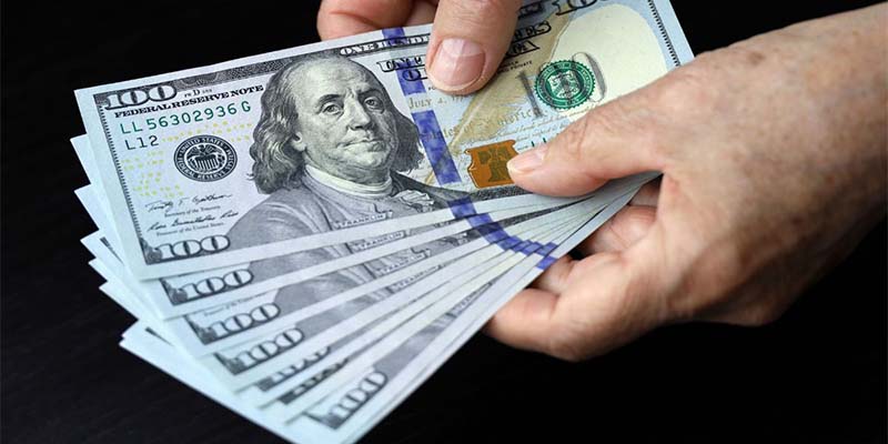 Negocios: Periodista Manuel Flores