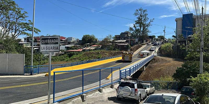 Noticias: Periodista Manuel Flores