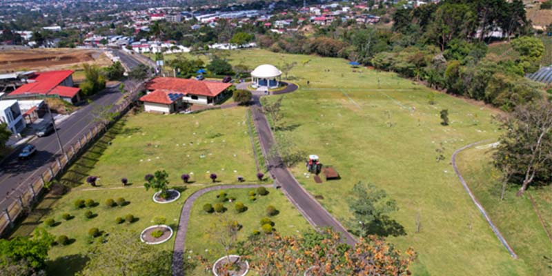 Negocios: Periodista Manuel Flores