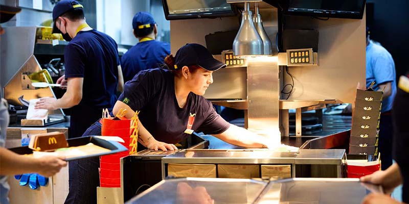 Negocios: Periodista Manuel Flores