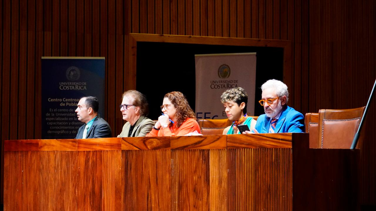 Noticias: Periodista Manuel Flores