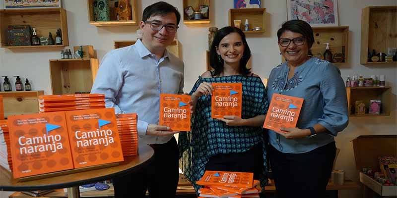 Negocios: Periodista Manuel Alejandro Flores Fernández