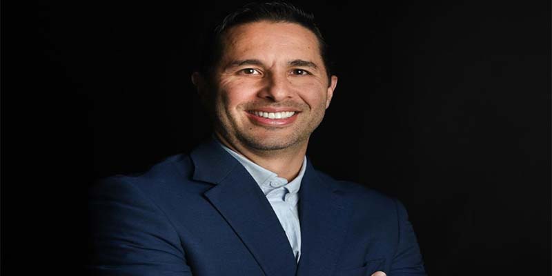 Negocios: Periodista Manuel Flores