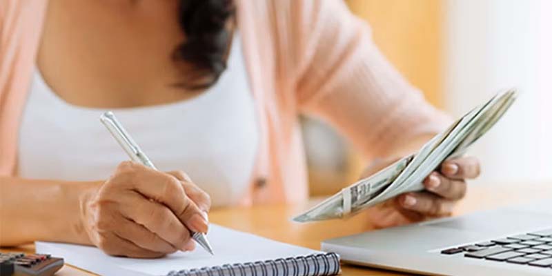 Negocios: Periodista Manuel Flores