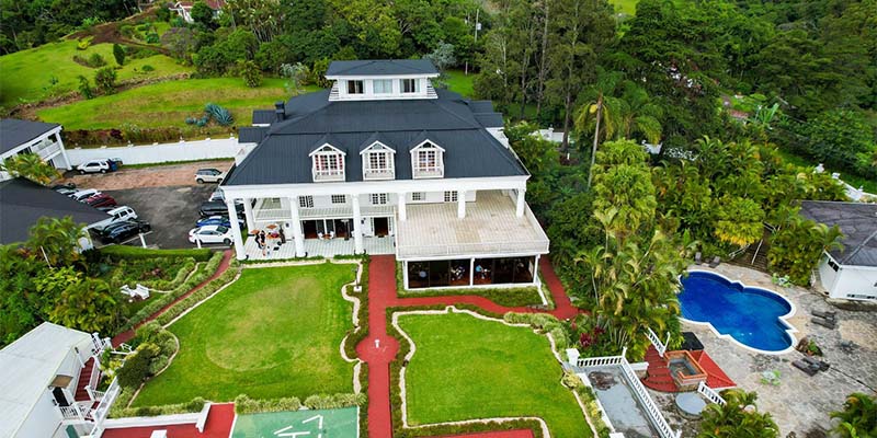 Negocios: Periodista Manuel Flores